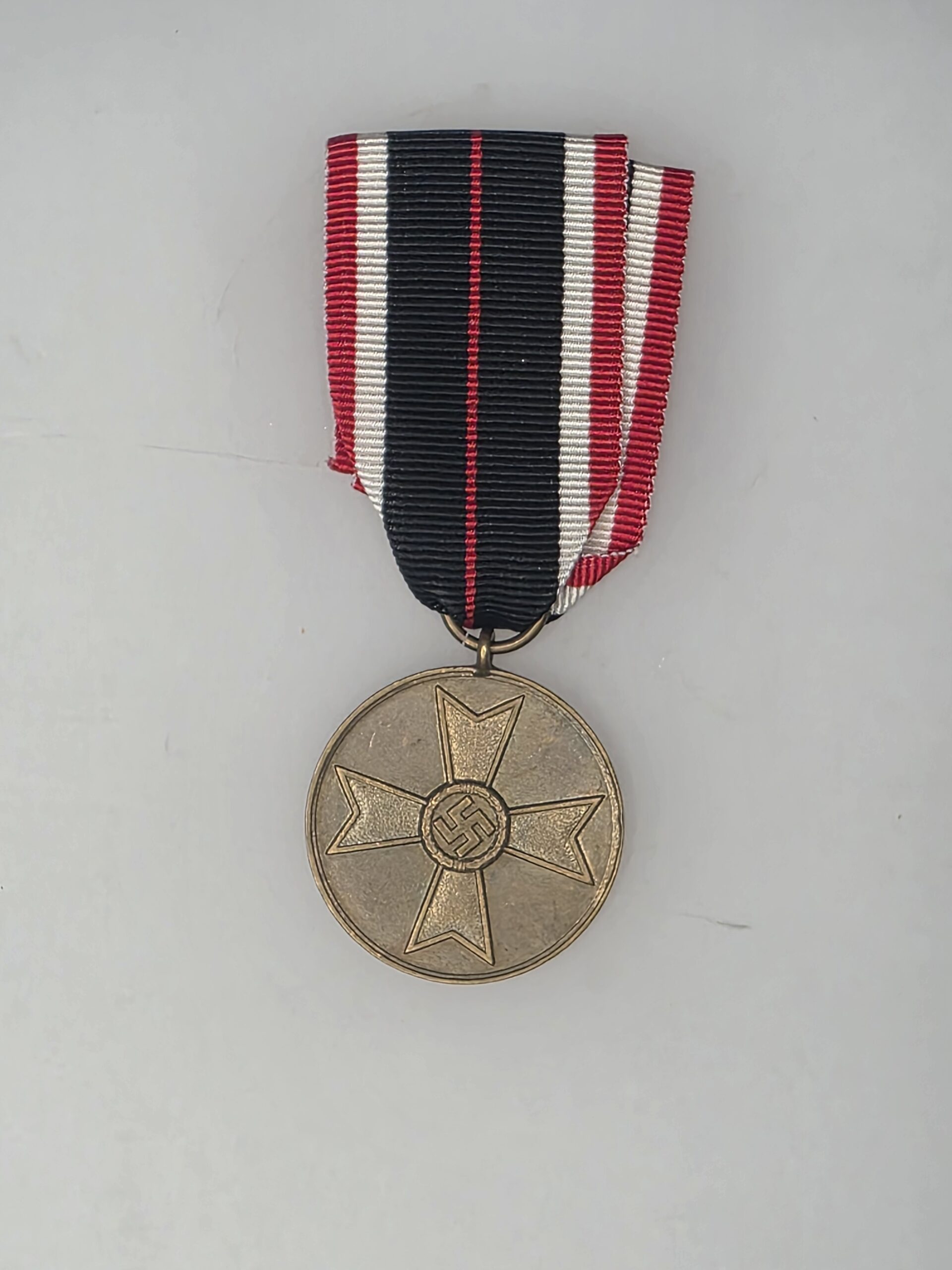 Kriegsverdienstmedaille 1939 German War Merit Medal with ribbon (obverse)