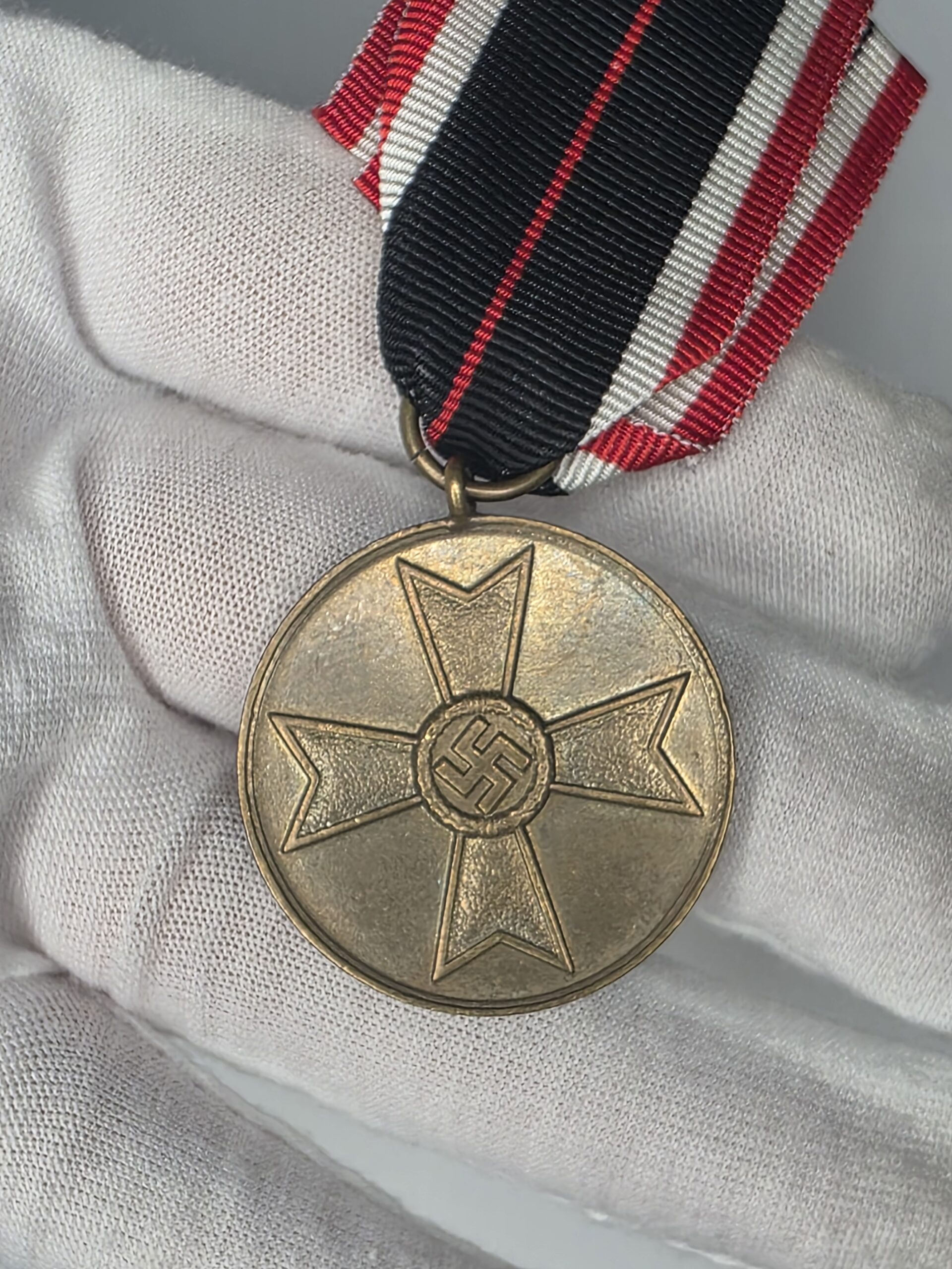 German War Merit Medal 1939 bronze cross and central emblem detail