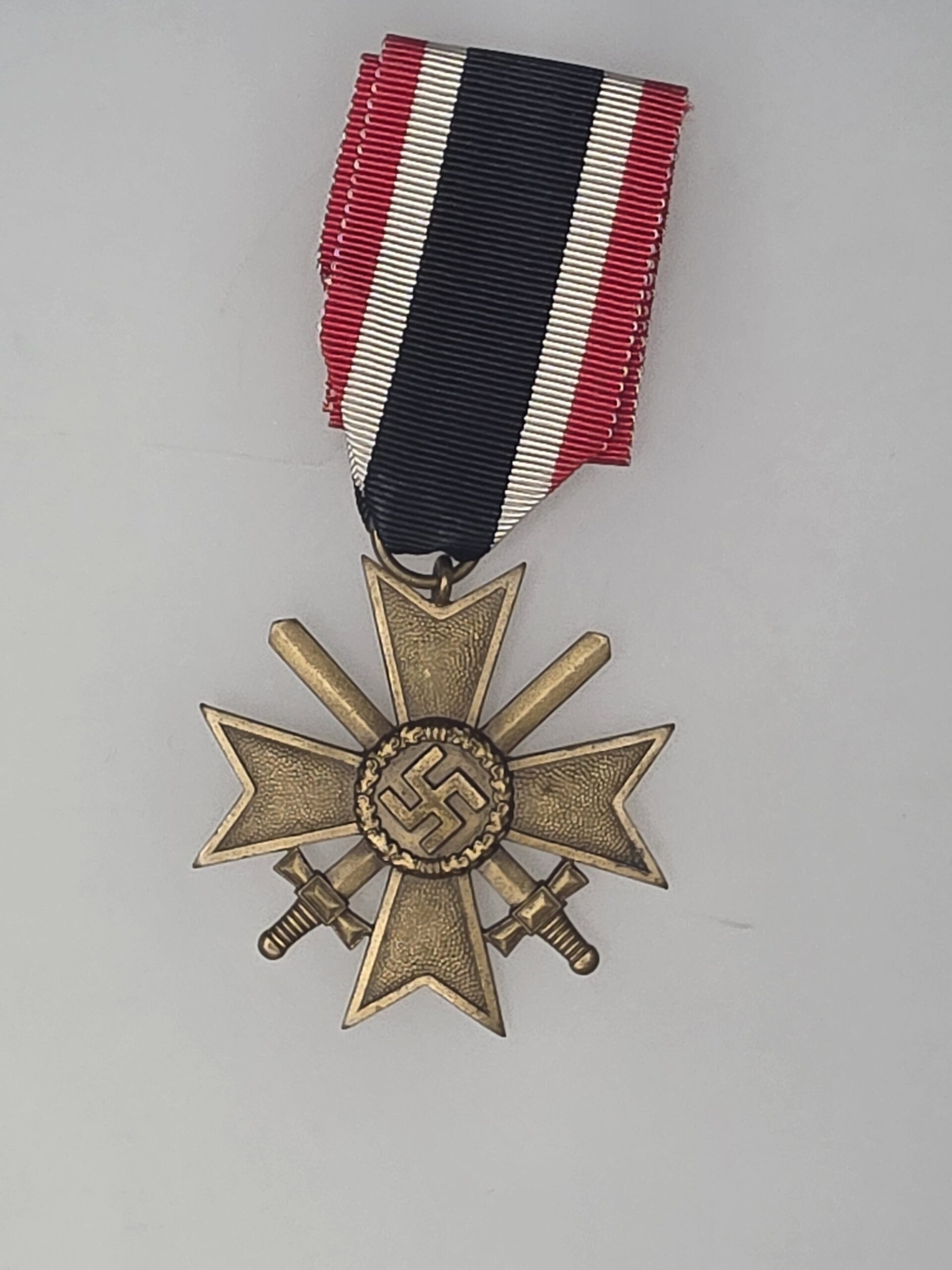 Kriegsverdienstkreuz – German War Merit Cross 2nd Class with Swords and black white red ribbon (obverse)
