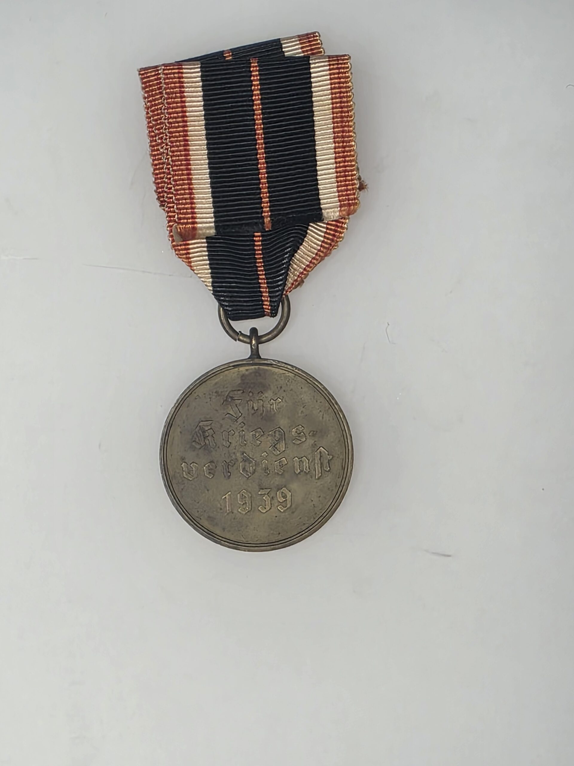 Kriegsverdienstmedaille reverse reading Für Kriegsverdienst 1939
