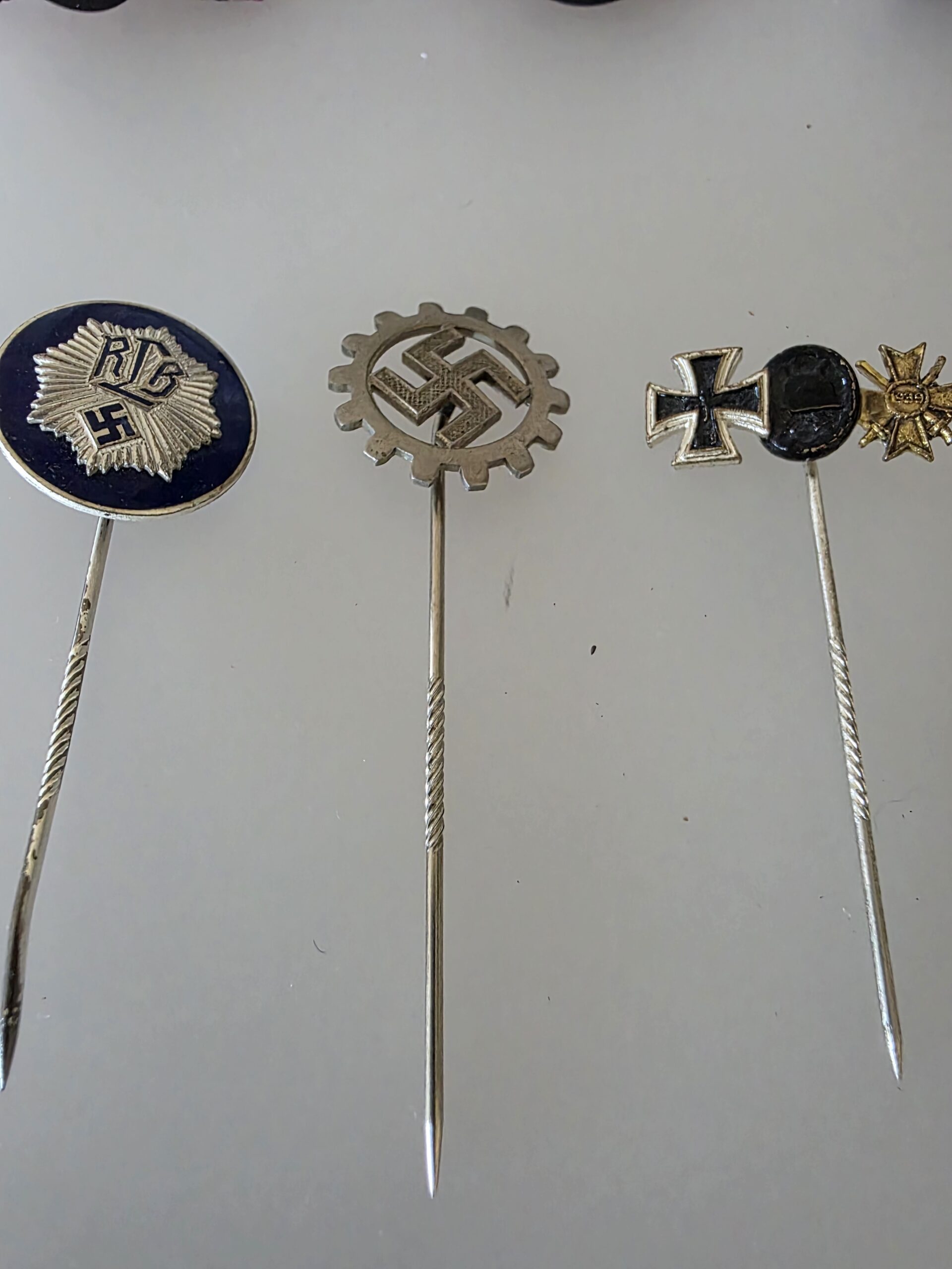 Original WWII German Militaria Insignia Lot – RLB, DAF, Ribbon Bars & WHW - Image 2