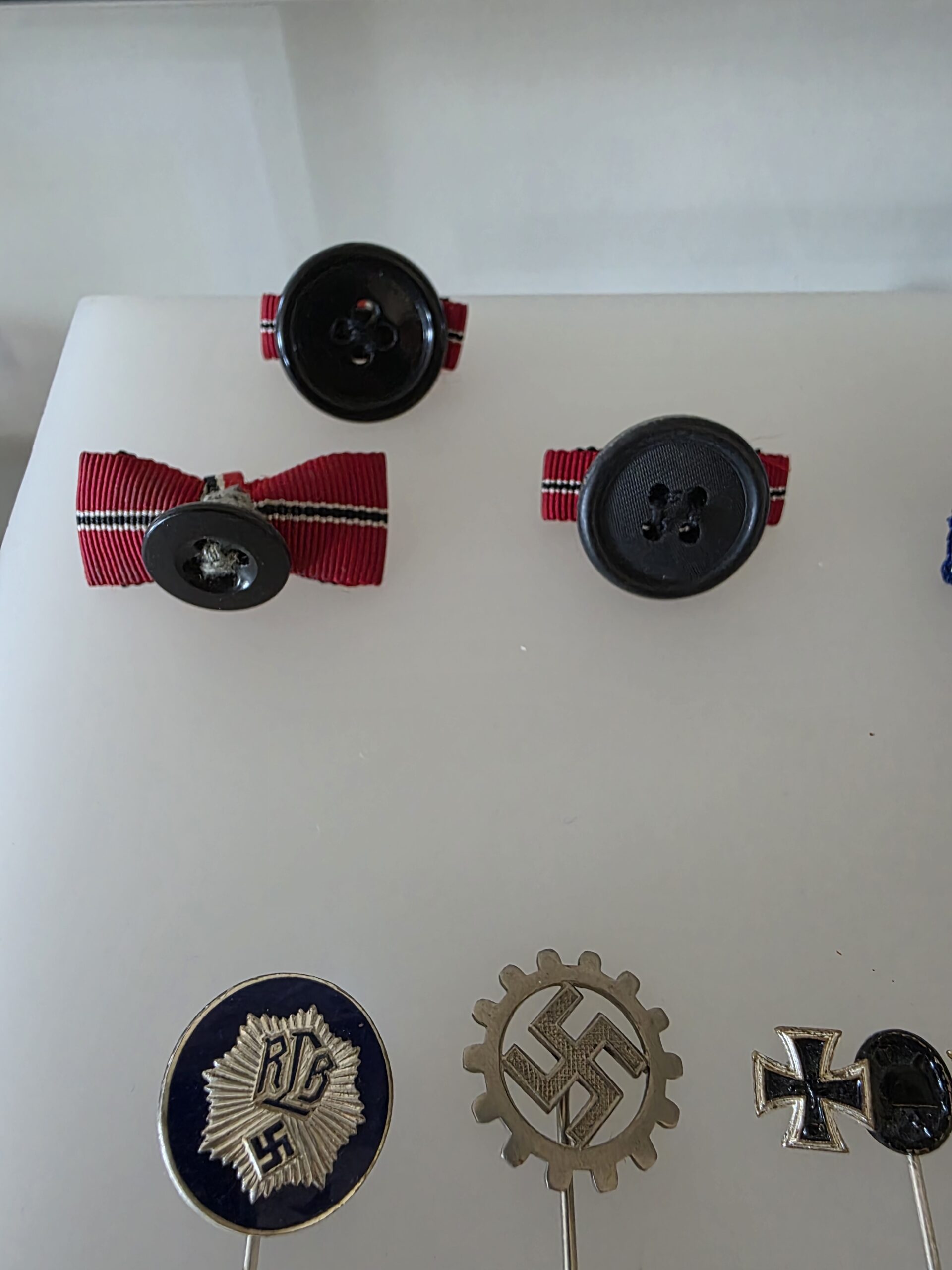 Original WWII German Militaria Insignia Lot – RLB, DAF, Ribbon Bars & WHW - Image 9