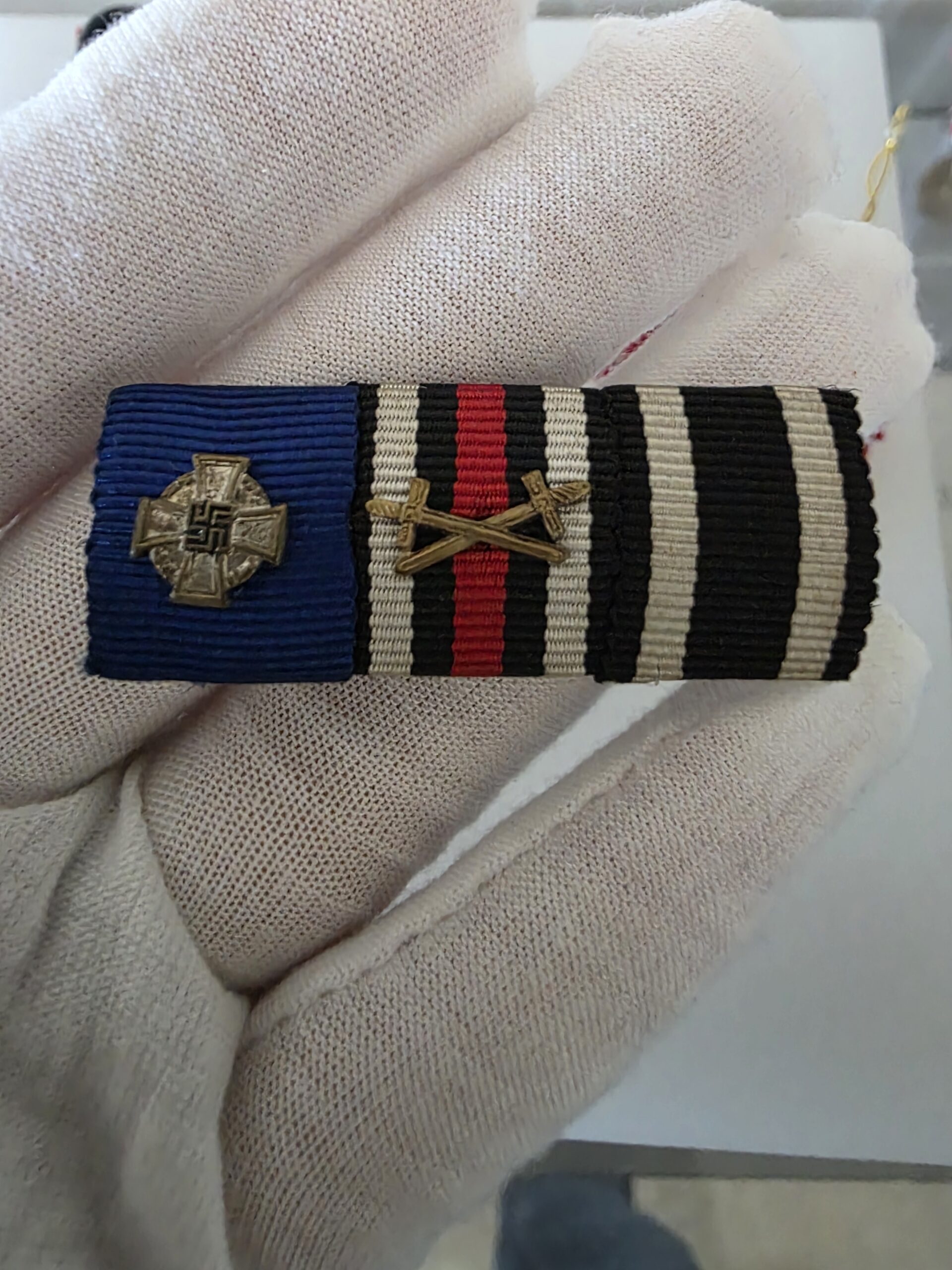 Original WWII German Militaria Insignia Lot – RLB, DAF, Ribbon Bars & WHW - Image 4