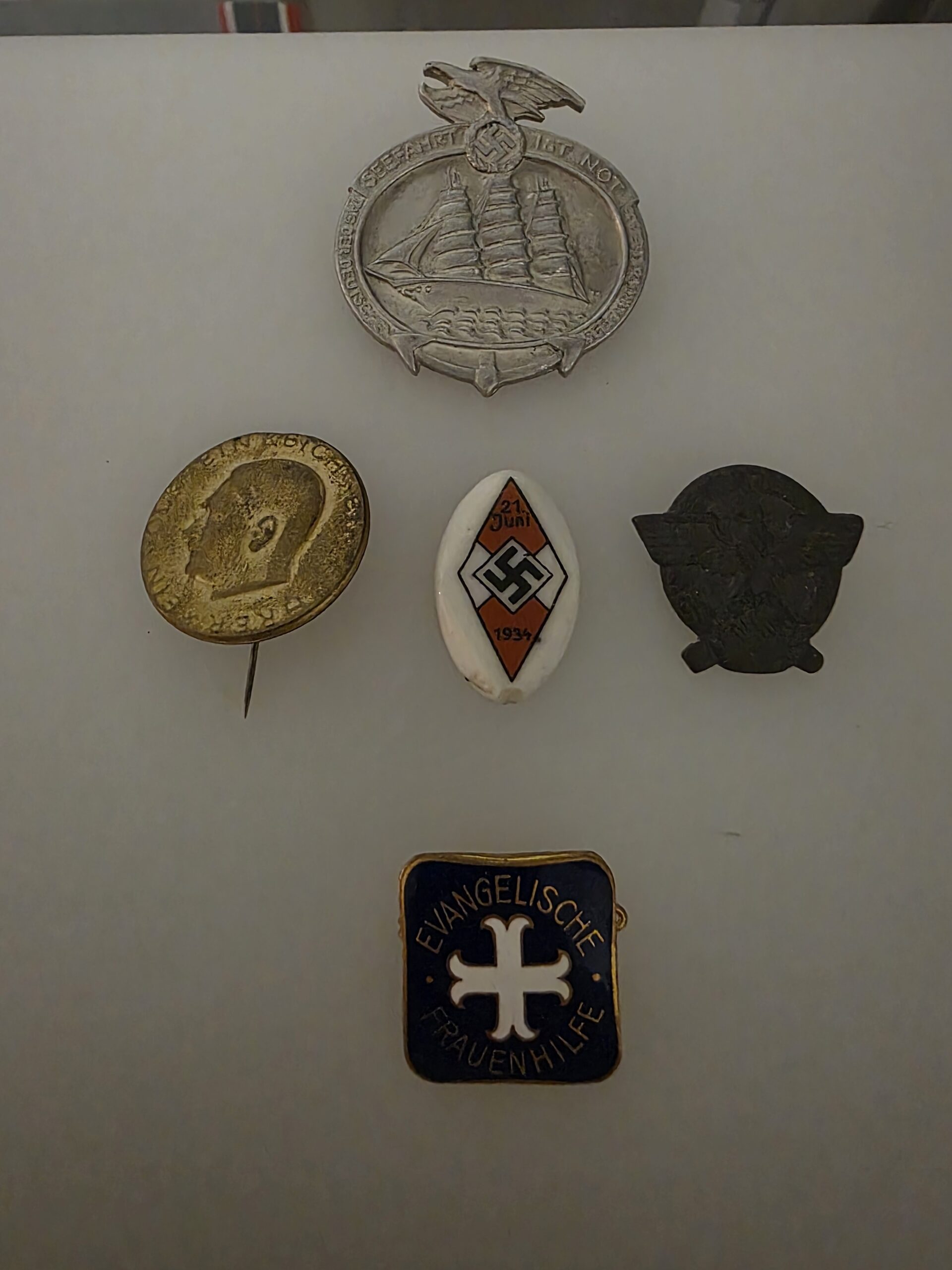 German 1930s Badge Lot – HJ, Seefahrt & Frauenhilfe Pins - Image 4