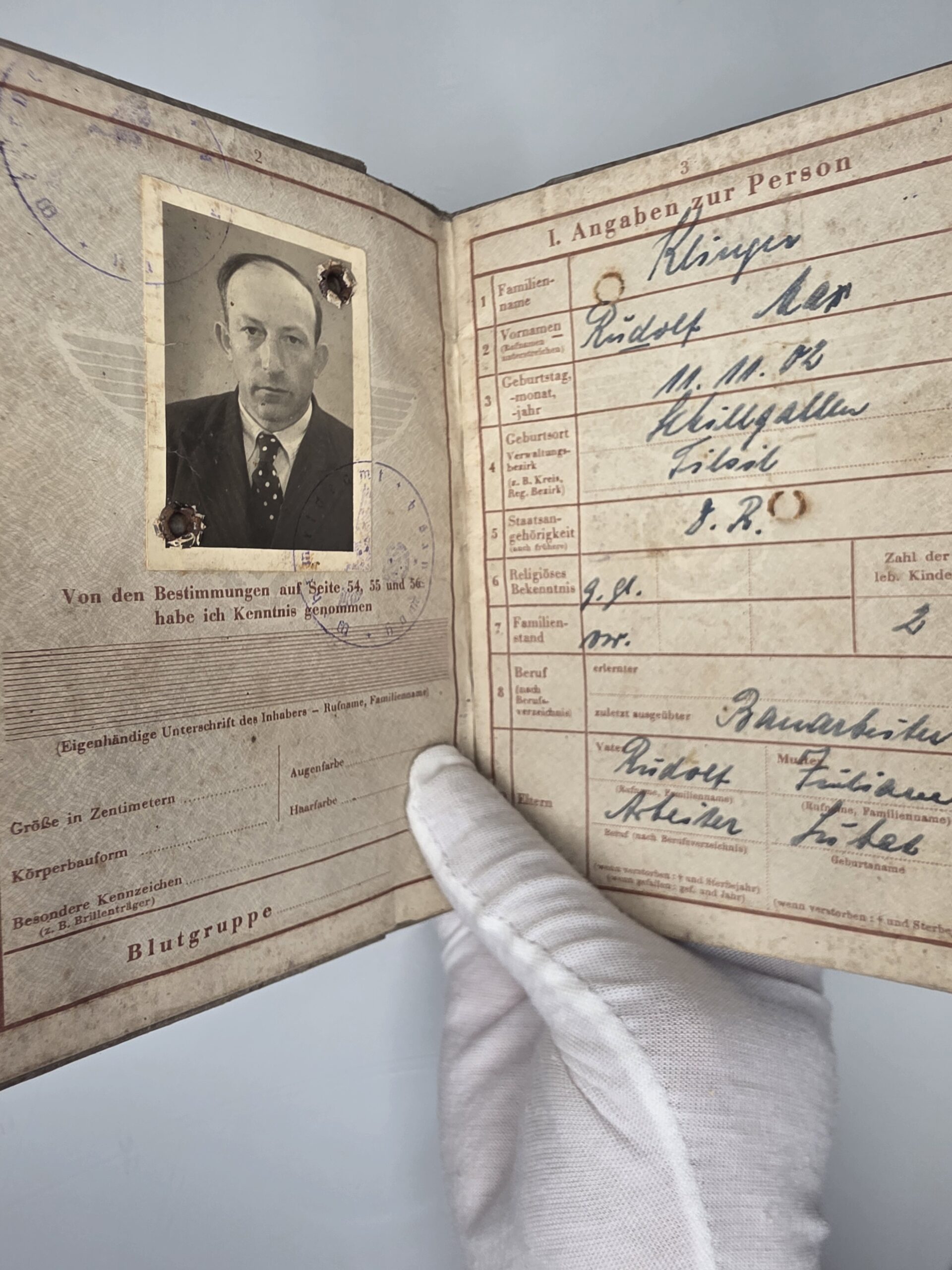 WWII German Wehrpass – Rudolf Klinger 1943 Zweitschrift with Photo & Typhus Card - Image 3