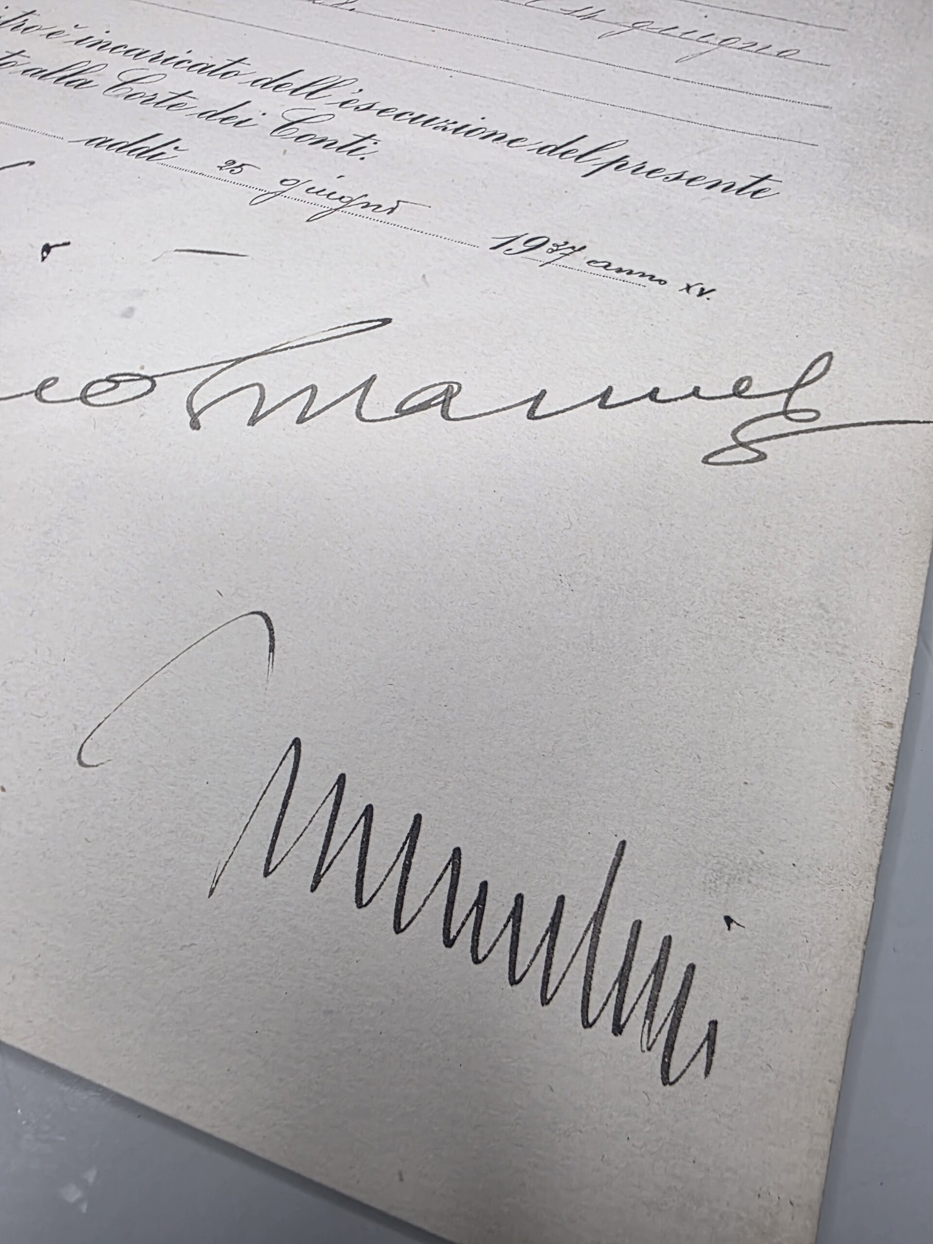 Close-up of Mussolini and Vittorio Emanuele III signatures